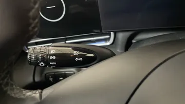 2023 Hyundai Elantra - image 18