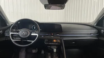 2023 Hyundai Elantra - image 14