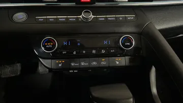 2023 Hyundai Elantra - image 23