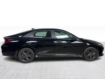 2023 Hyundai Elantra - image 9