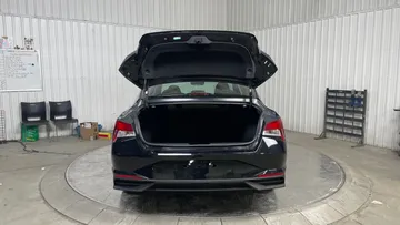 2023 Hyundai Elantra - image 13