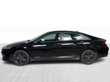 2023 Hyundai Elantra - image 4