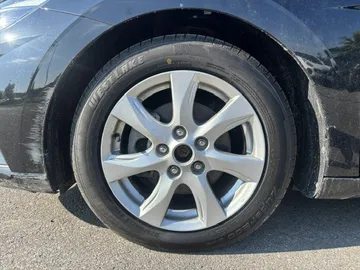 2021 Hyundai Elantra - image 7