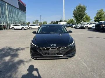 2021 Hyundai Elantra - image 2