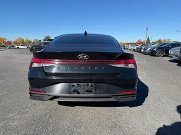 2023 Hyundai Elantra - image 6