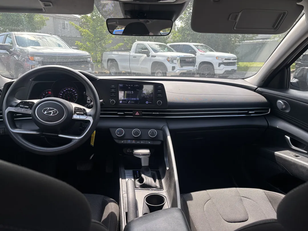 2023 Hyundai Elantra — photo 8
