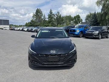 2023 Hyundai Elantra - image 2