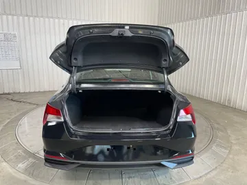 2023 Hyundai Elantra - image 13