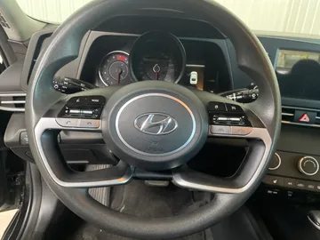 2023 Hyundai Elantra - image 17
