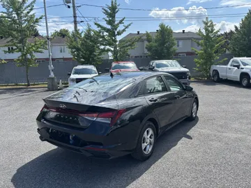 2023 Hyundai Elantra - image 3