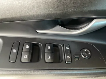 2023 Hyundai Elantra - image 21