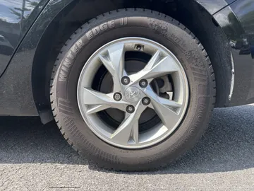 2023 Hyundai Elantra - image 7
