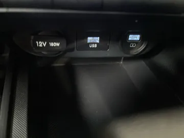 2023 Hyundai Elantra - image 23