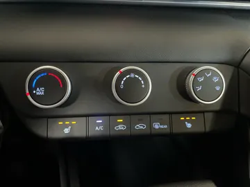 2023 Hyundai Elantra - image 20