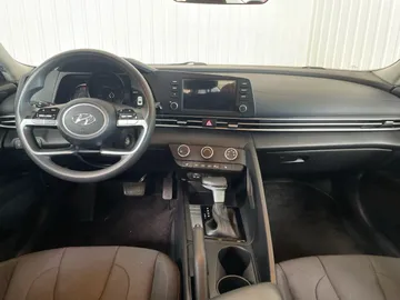 2023 Hyundai Elantra - image 4