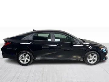 2023 Hyundai Elantra - image 2