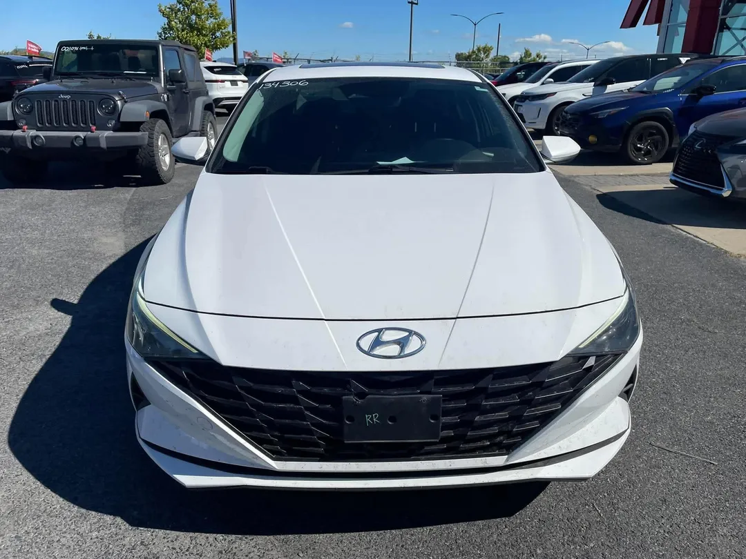 2022 Hyundai Elantra Preferred, photo 2