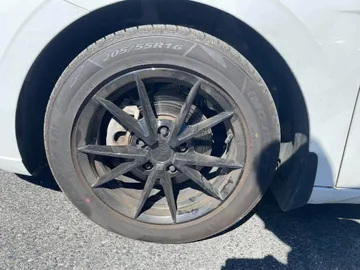 2022 Hyundai Elantra - image 7