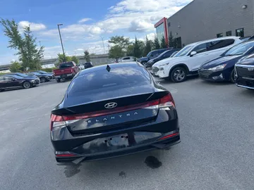 2023 Hyundai Elantra - image 6
