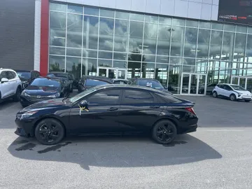 2023 Hyundai Elantra - image 4