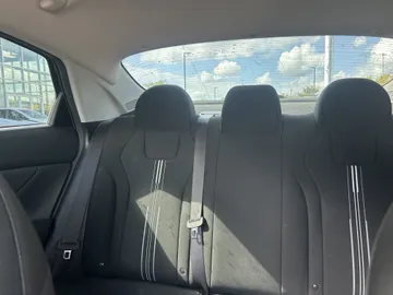 2023 Hyundai Elantra - image 8