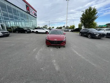 2021 Hyundai Elantra - image 2