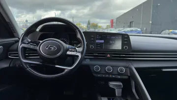 2023 Hyundai Elantra - image 8