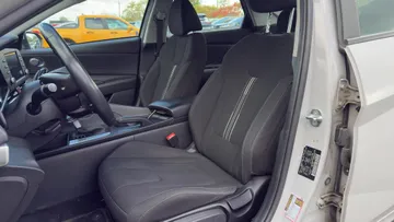 2023 Hyundai Elantra - image 6