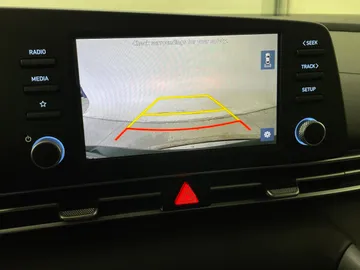 2022 Hyundai Elantra - image 17