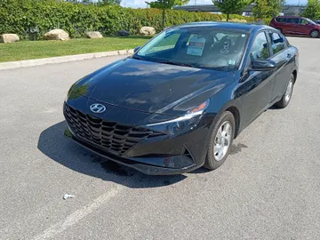 2022 Hyundai Elantra - image 3