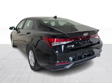 2022 Hyundai Elantra - image 11