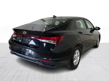 2022 Hyundai Elantra - image 14