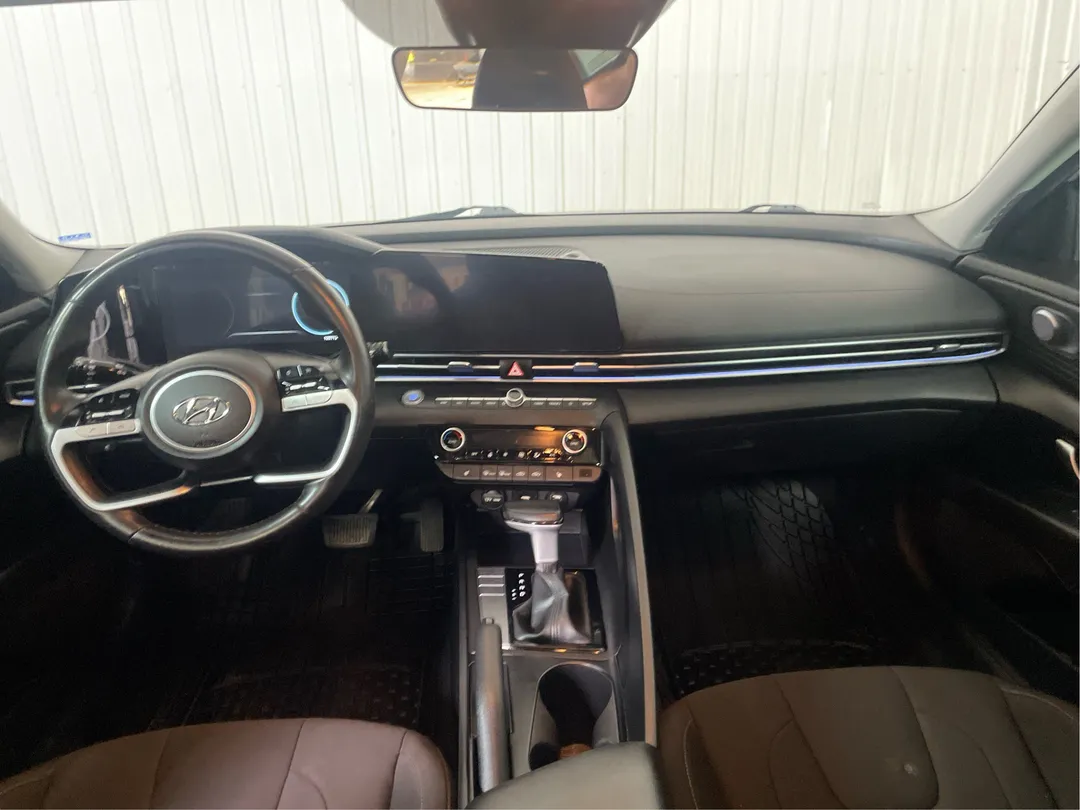 2023 Hyundai Elantra — photo 4