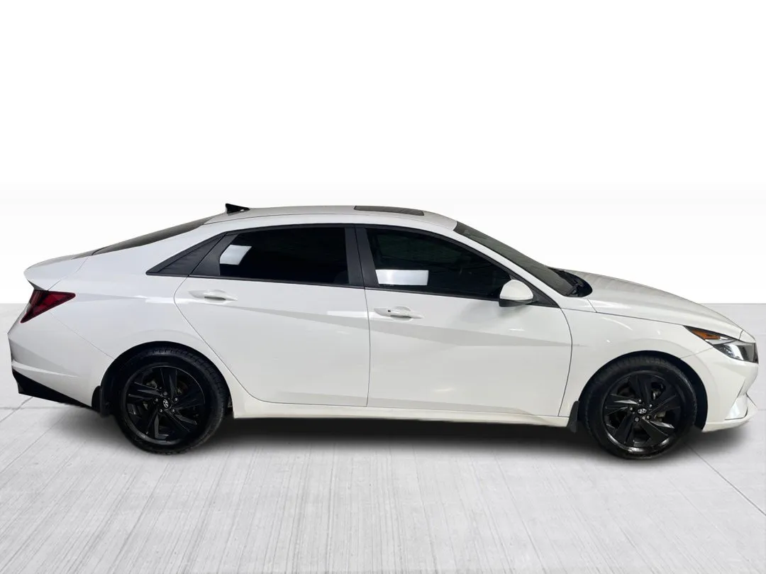 2023 Hyundai Elantra — photo 2