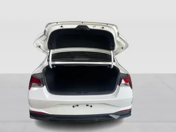 2023 Hyundai Elantra - image 14