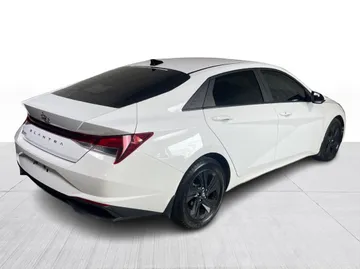 2023 Hyundai Elantra - image 15