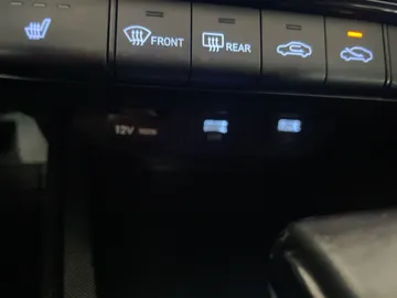 2023 Hyundai Elantra - image 29