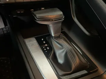 2023 Hyundai Elantra - image 30