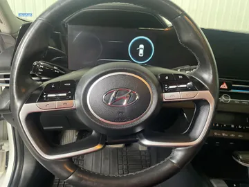 2023 Hyundai Elantra - image 19