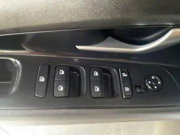 2023 Hyundai Elantra - image 26