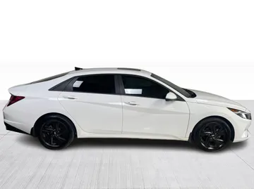 2023 Hyundai Elantra - image 2