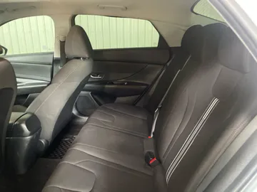 2023 Hyundai Elantra - image 16