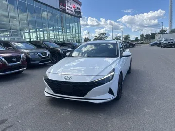 2023 Hyundai Elantra - image 3