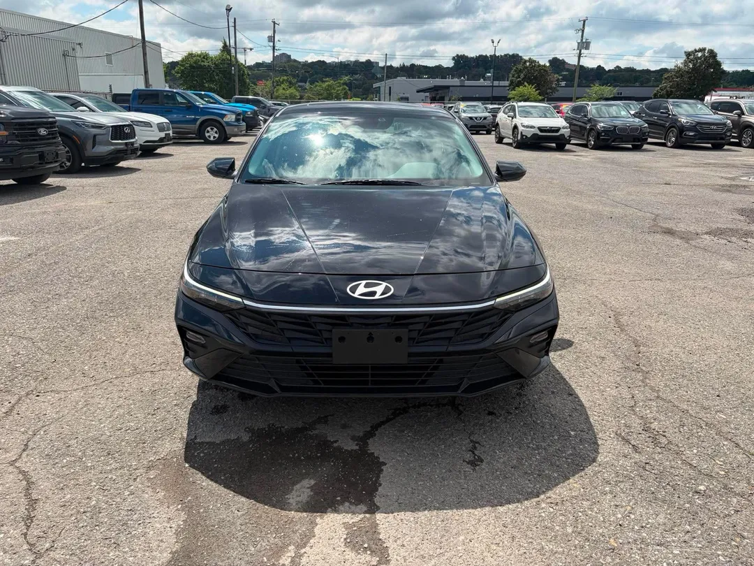 2024 Hyundai Elantra — photo 2