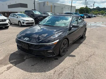 2024 Hyundai Elantra - image 3