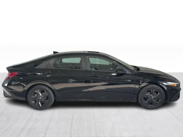 2024 Hyundai Elantra - image 2