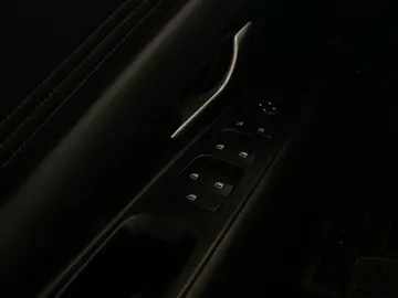 2024 Hyundai Elantra - image 22