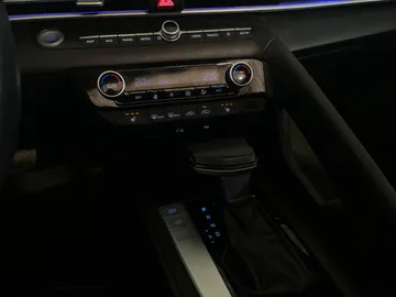 2024 Hyundai Elantra - image 20