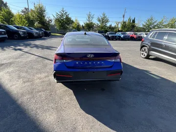 2025 Hyundai Elantra - image 6