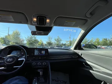 2025 Hyundai Elantra - image 8
